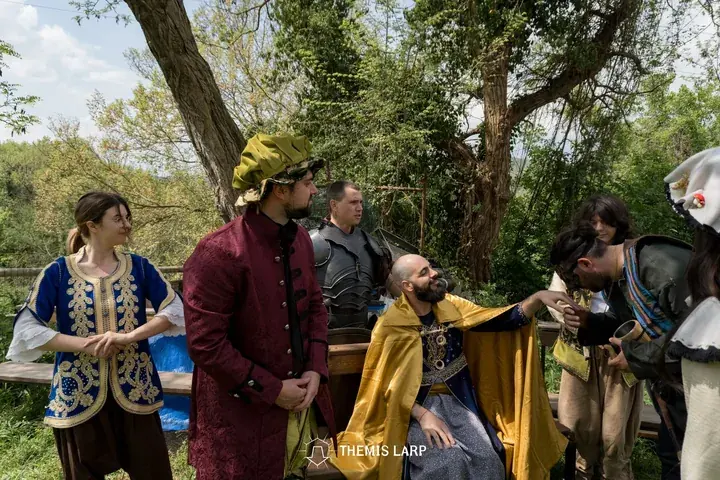 Scena dell’evento S2E1 LA MASCHERATA, fotografia 3