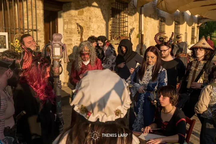 Scena dell’evento S2E1 LA MASCHERATA, fotografia 6