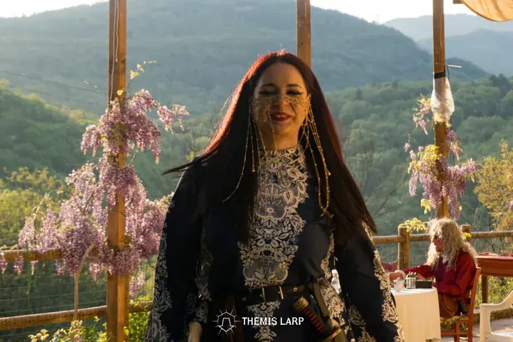 Scena dell’evento S2E1 LA MASCHERATA, fotografia 7