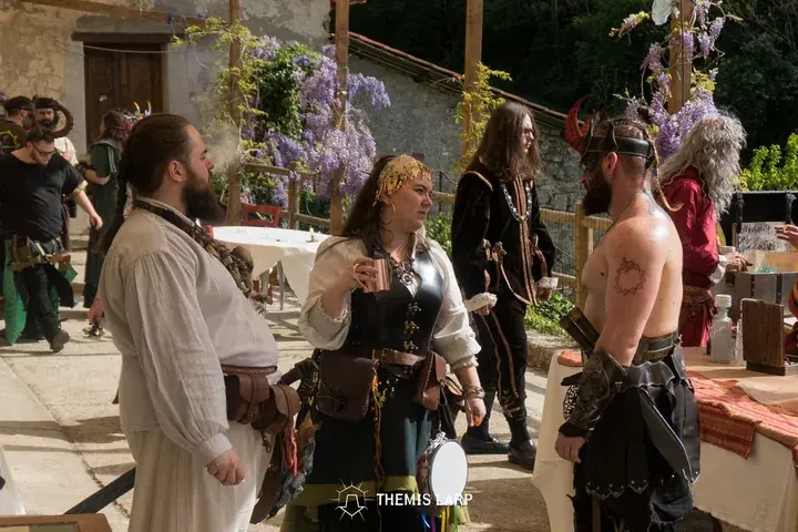 Scena dell’evento S2E1 LA MASCHERATA, fotografia 10