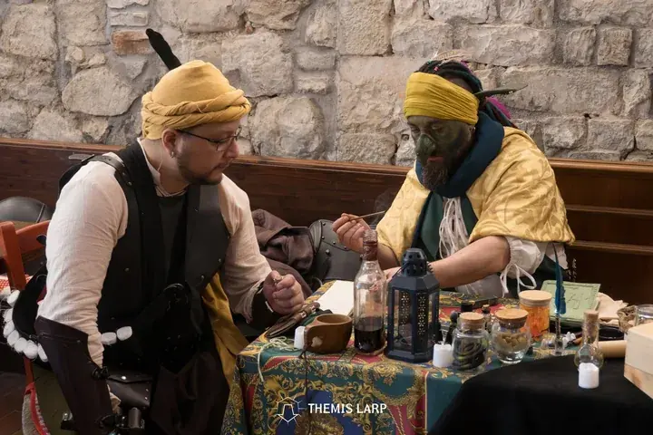 Scena dell’evento S2E1 LA MASCHERATA, fotografia 11